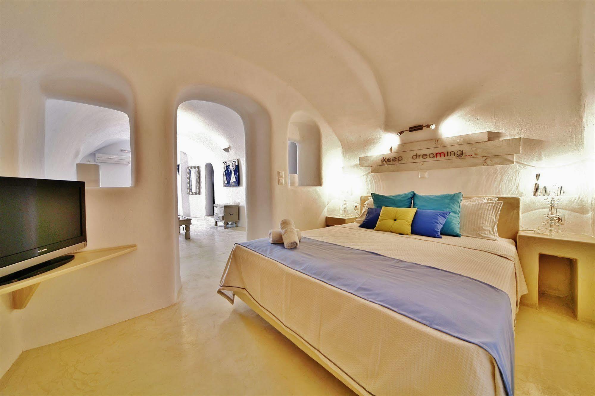 Chroma Hotel 3*