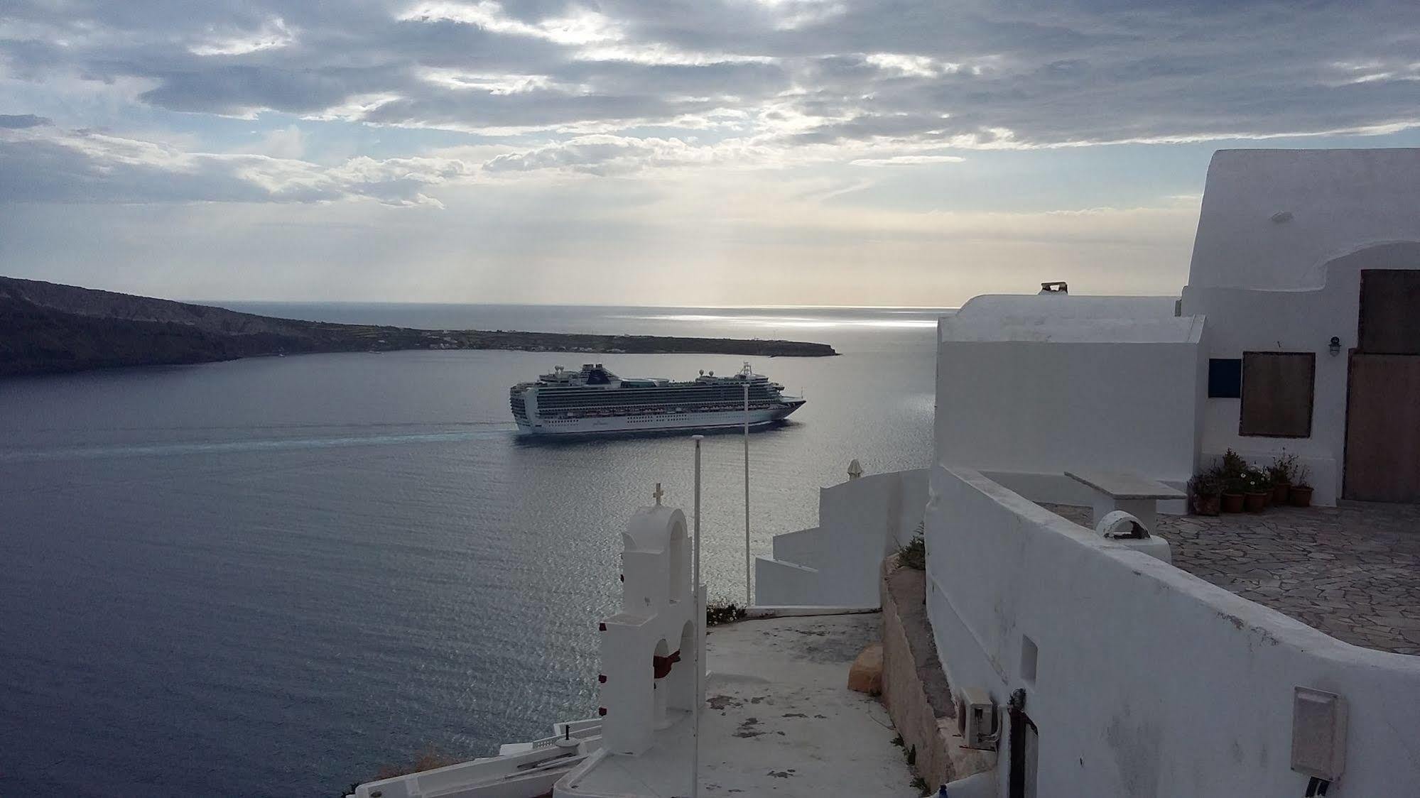 Fotinos Oia (Santorini)