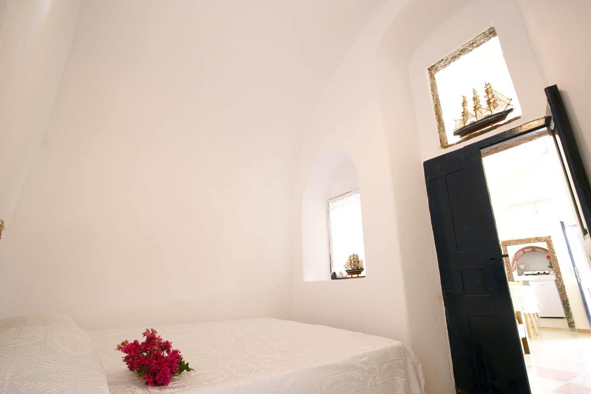 Fotinos Oia (Santorini)