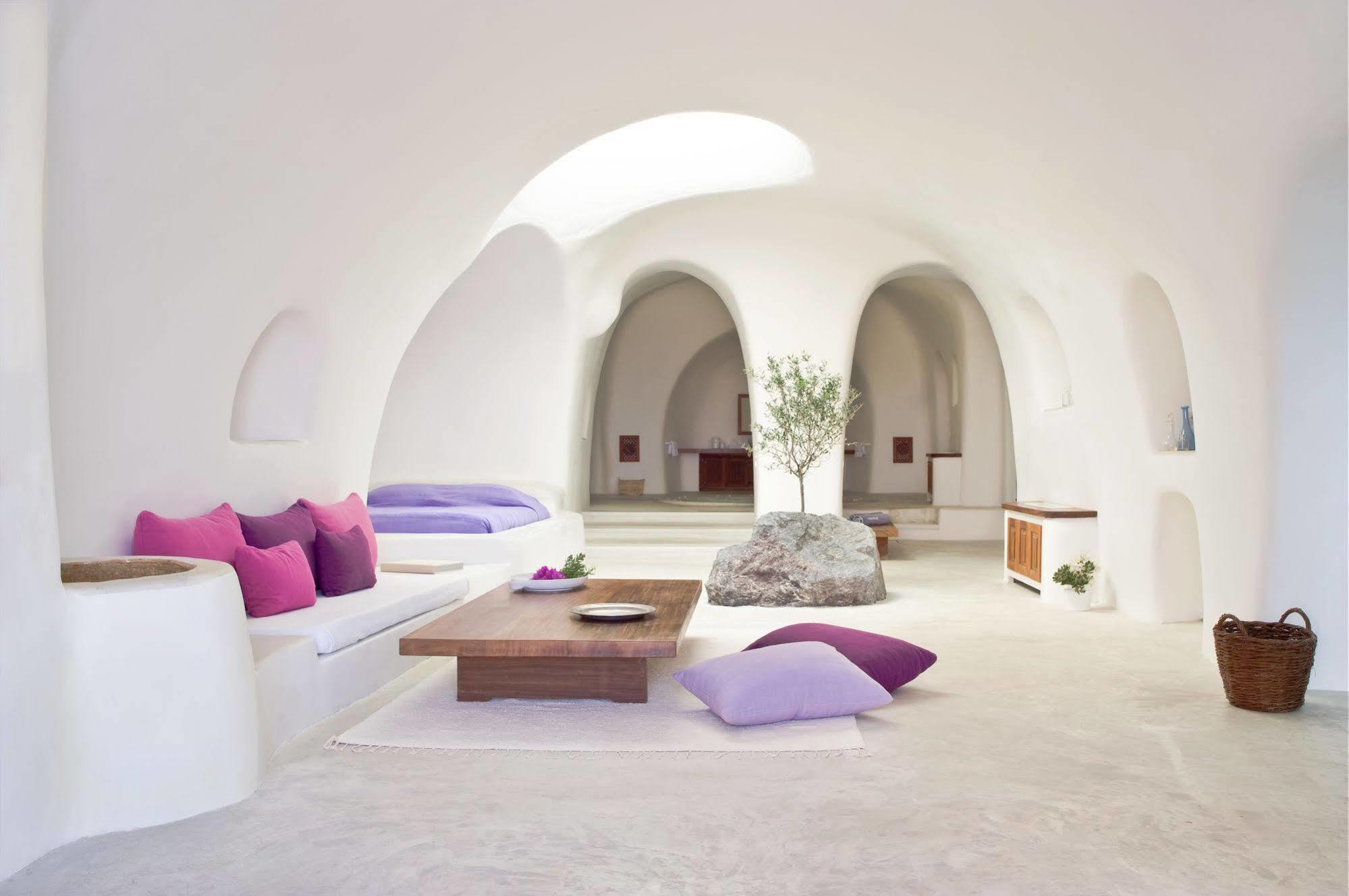 Hotel Perivolas