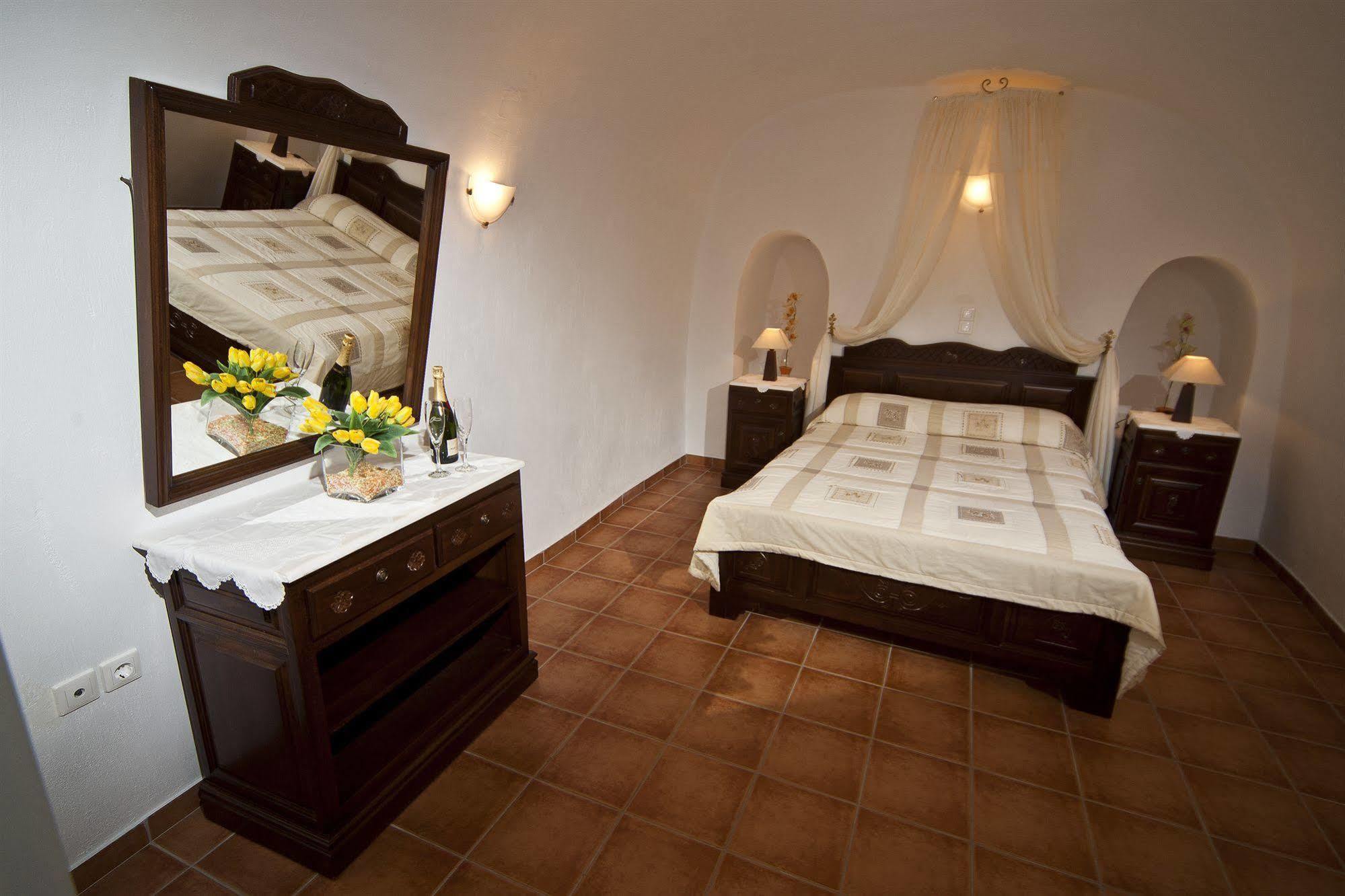 Delfini Oia (Santorini)