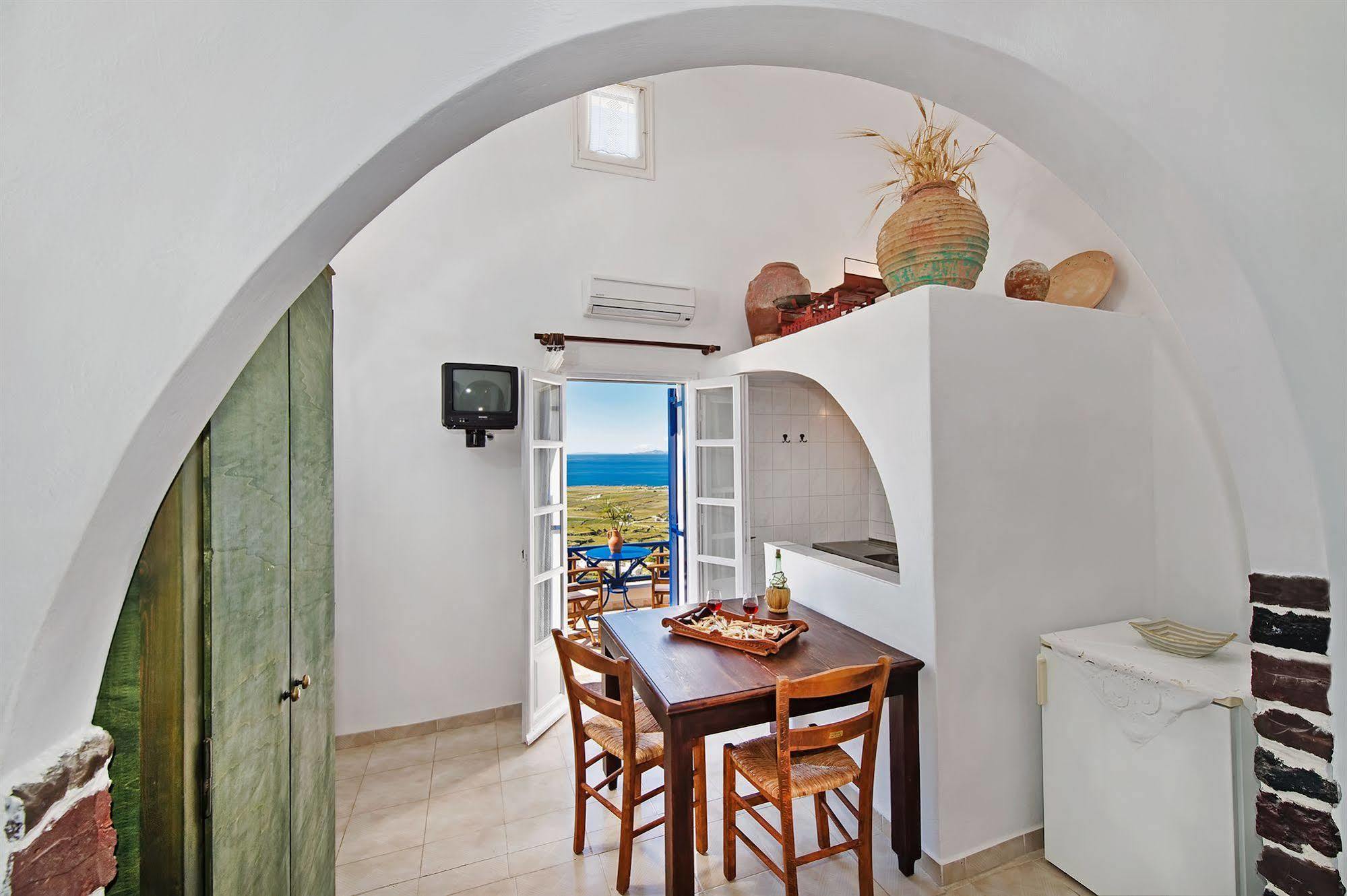 Pezoula Aparthotel Oia (Santorini)
