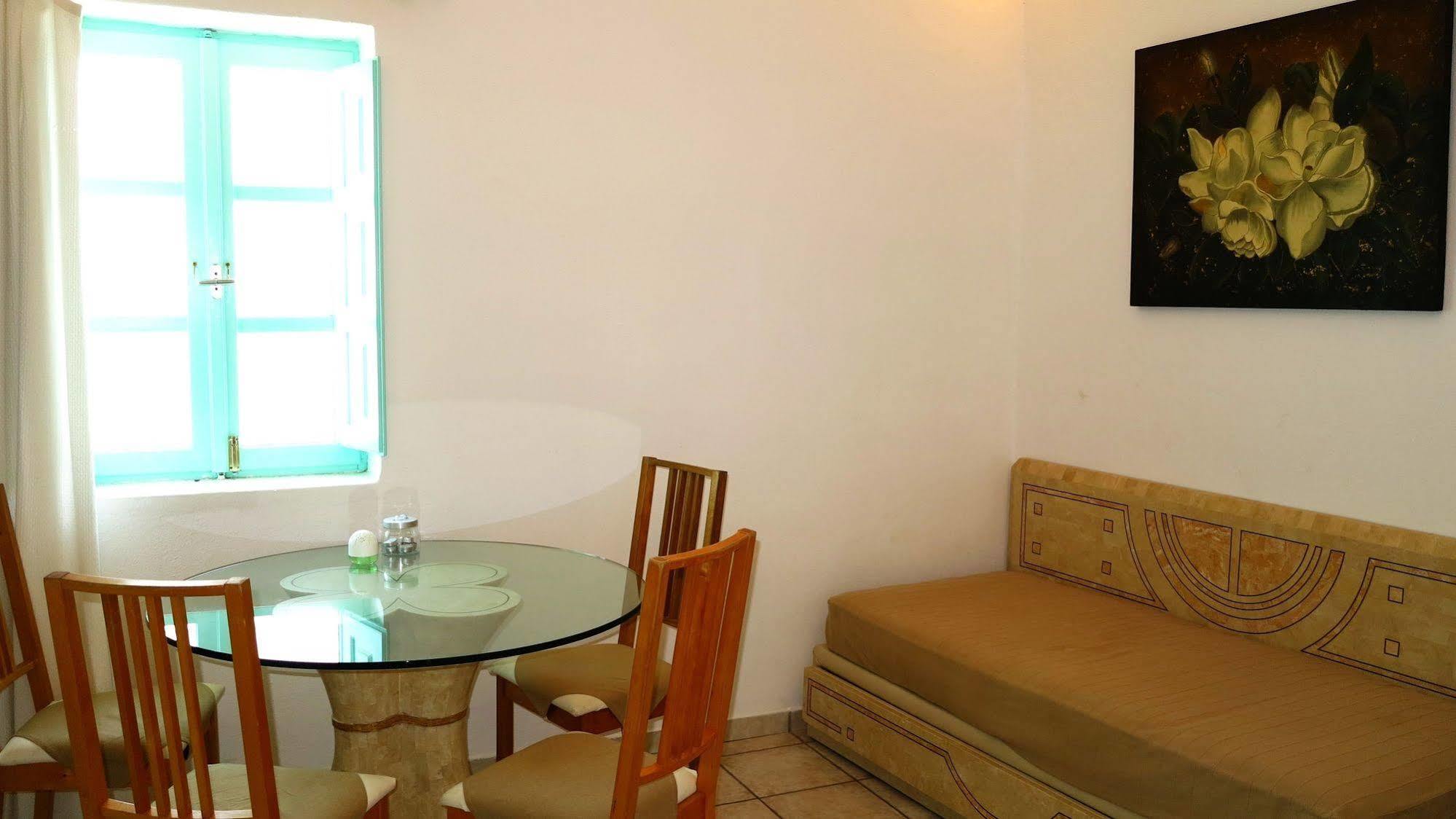 Museum Wellness 4* Oia (Santorini)