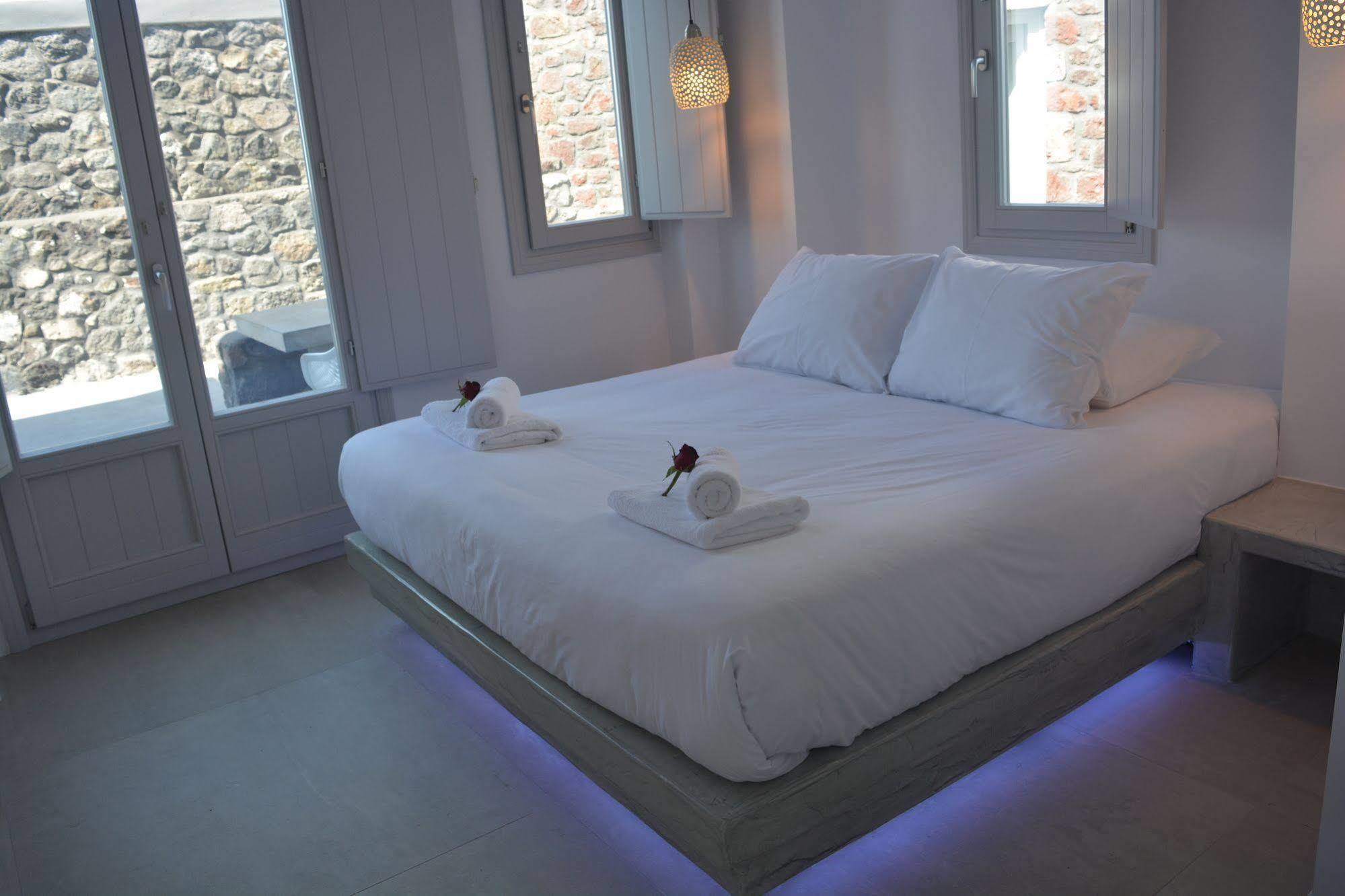 Elysian Santorini *