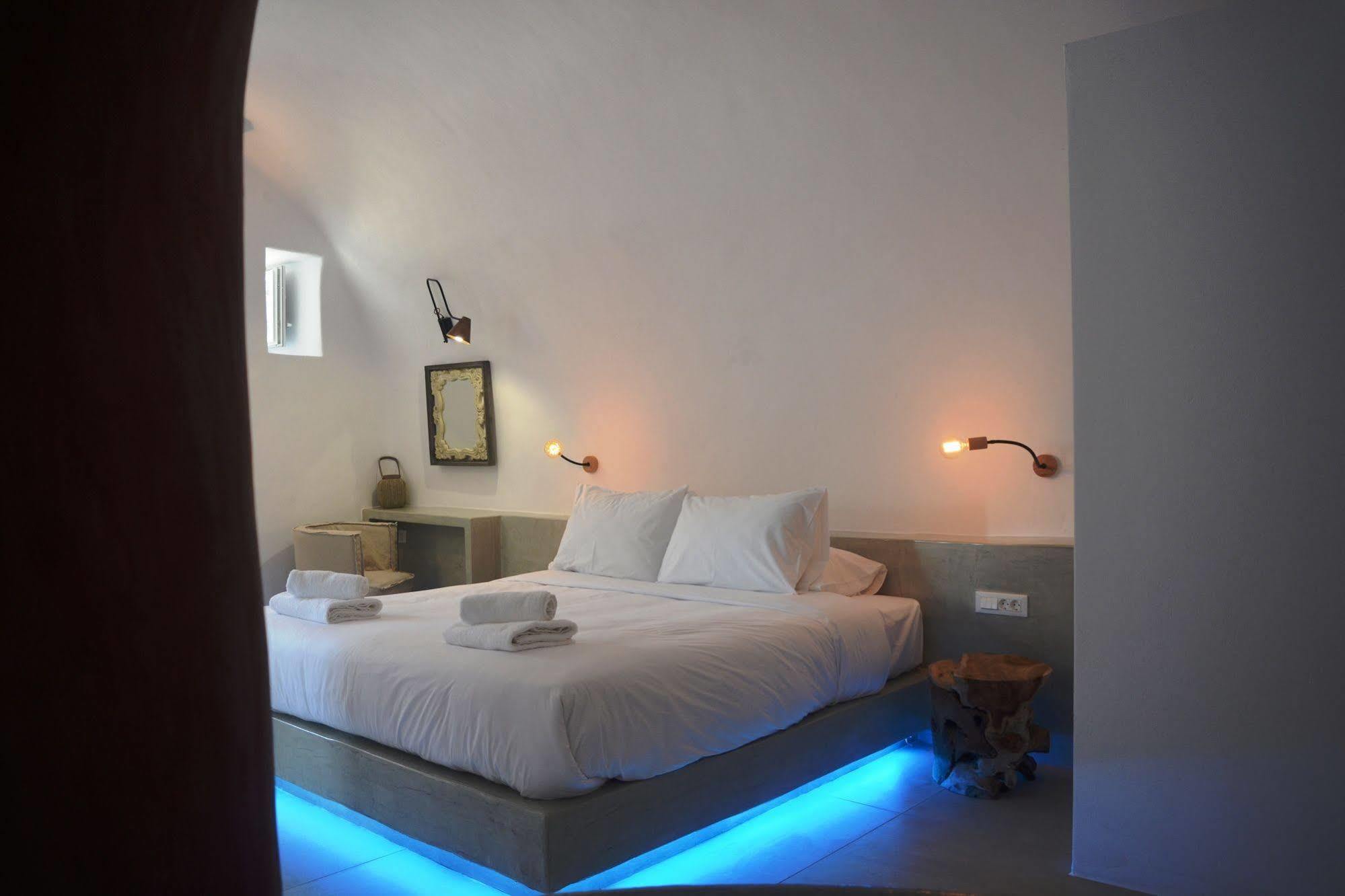 Elysian Santorini