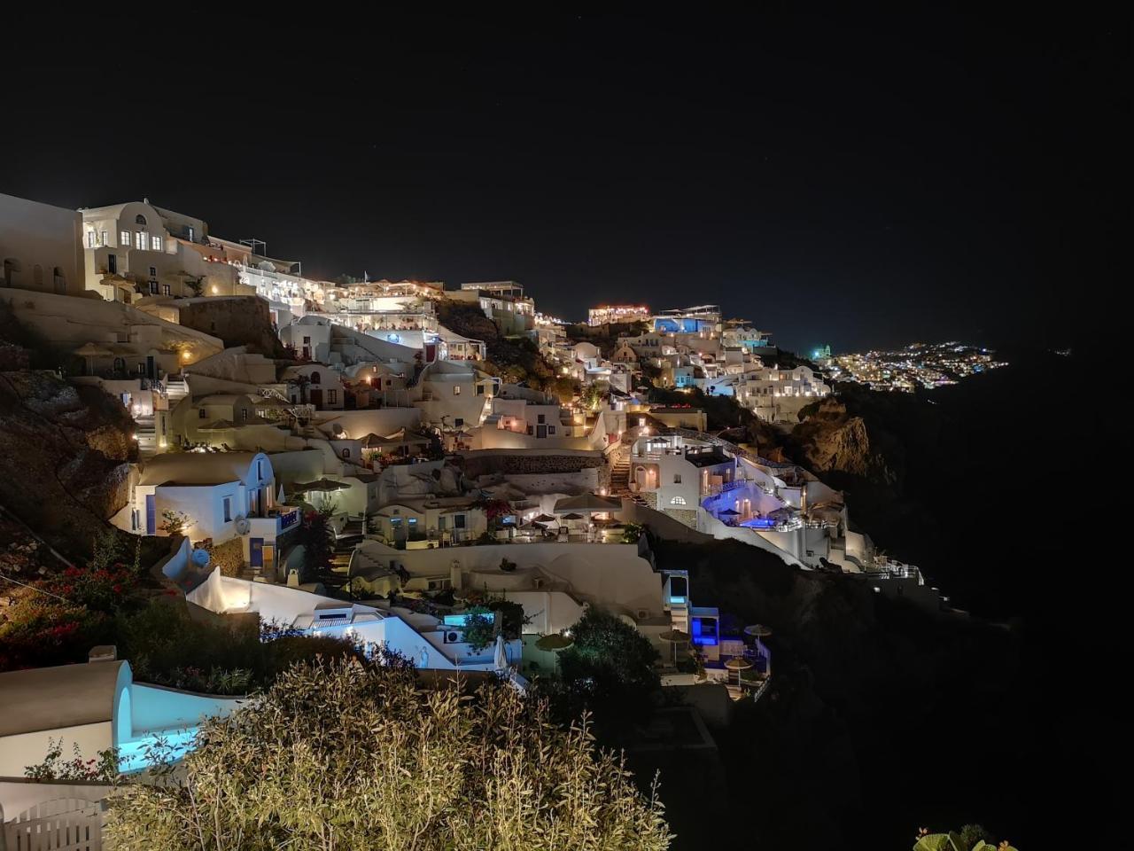 Aqua & Terra Traditional Cave Oia (Santorini)