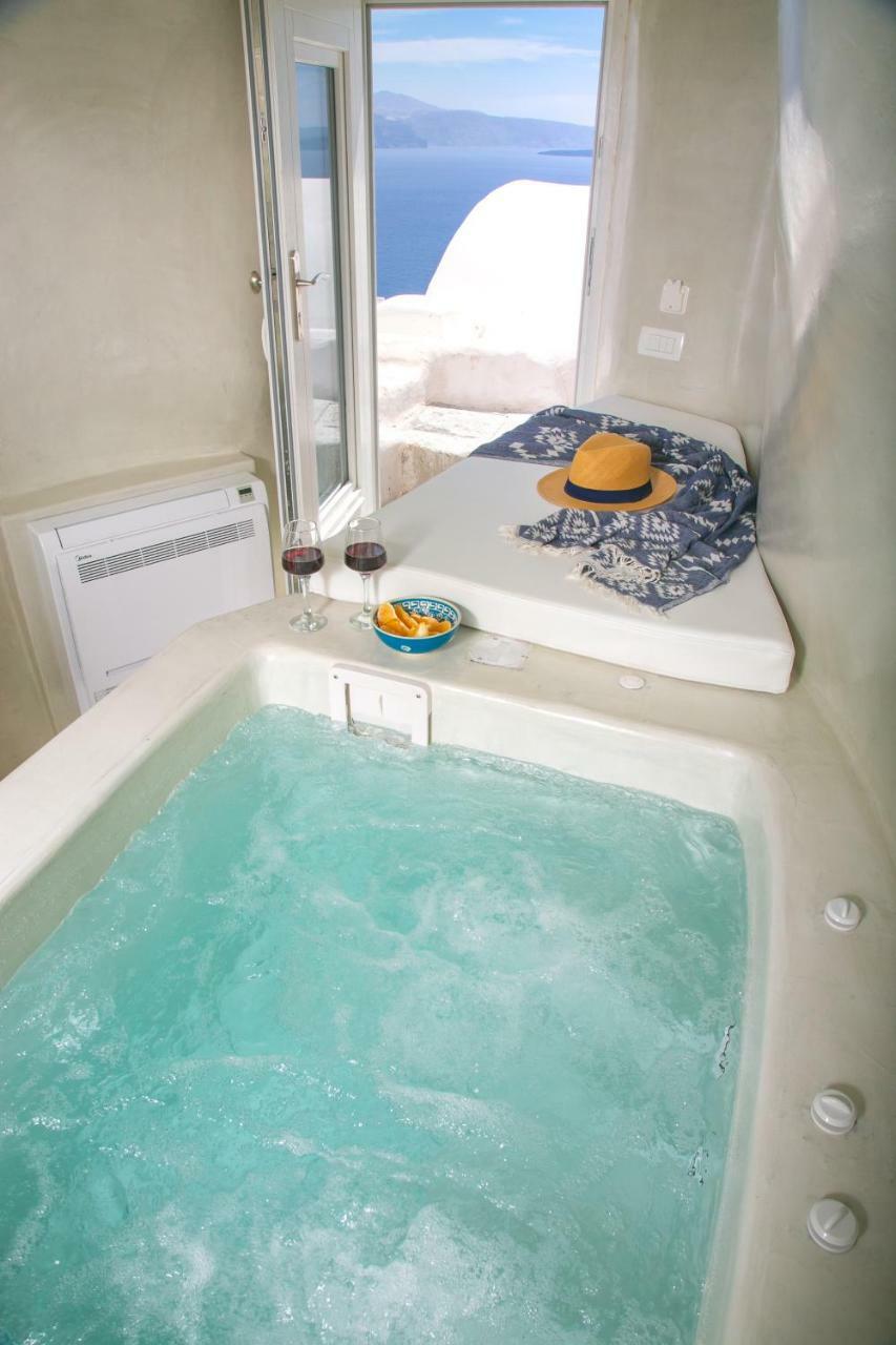 Holiday home White Cave House
