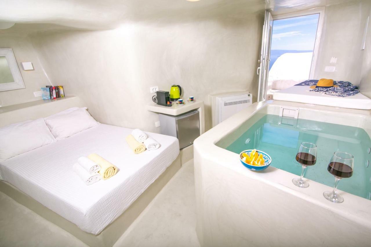 White Cave House Oia (Santorini)