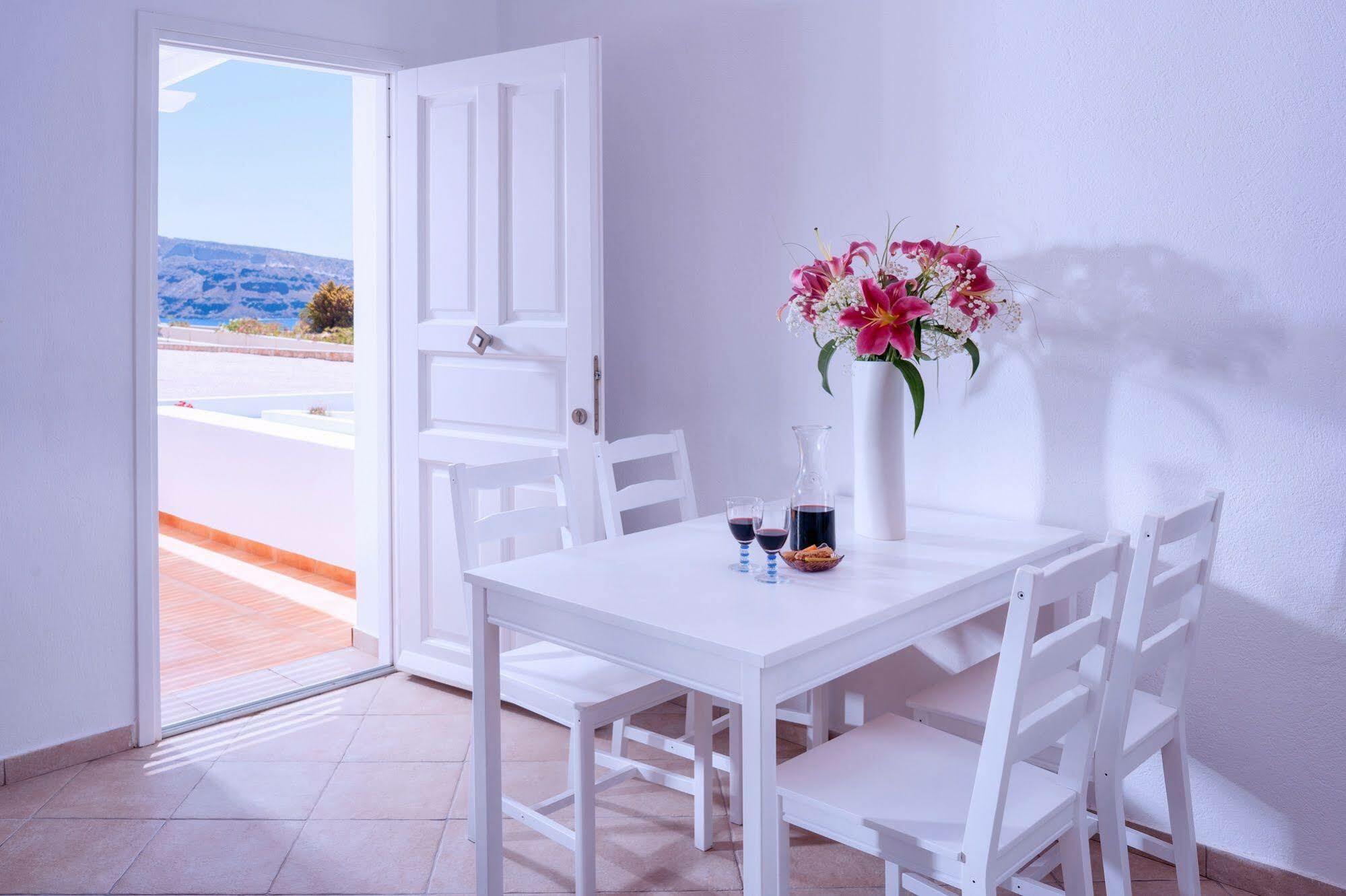 Villa Katharos Pool Villas Oia (Santorini)