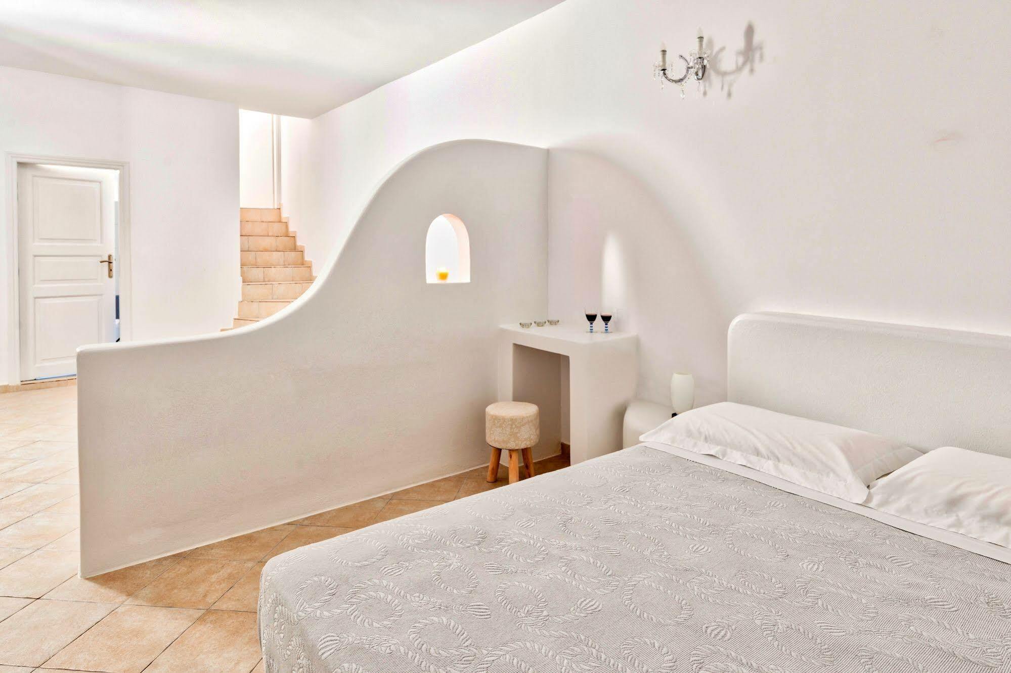 Katharos Pool Villas Oia (Santorini)