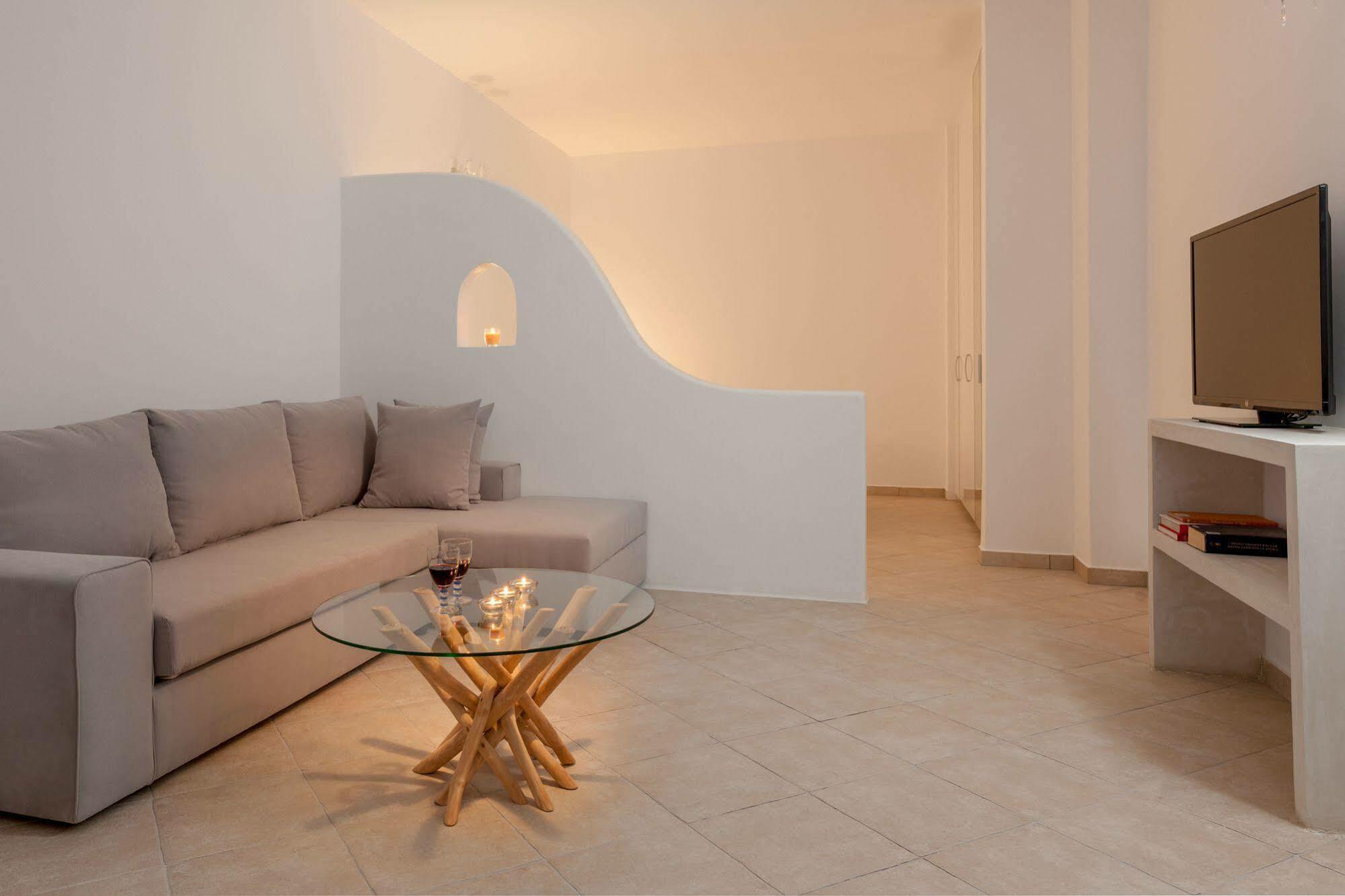 Katharos Pool Villas * Oia (Santorini)