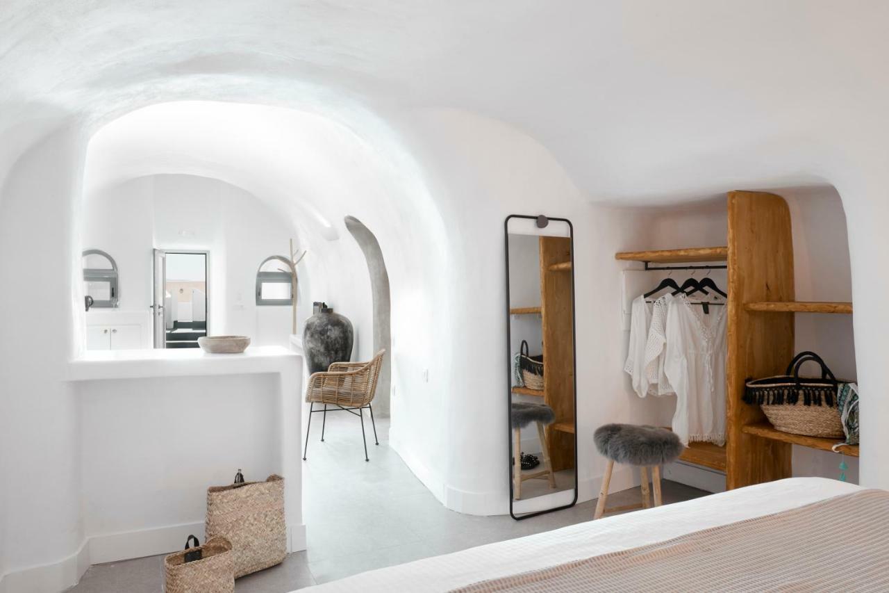 Virginia's Cave Villa Oia (Santorini)