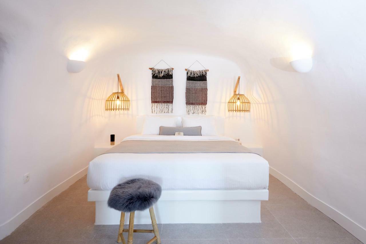 Virginia's Cave Villa Oia (Santorini)