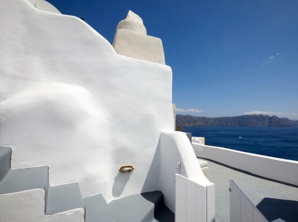Virginia's Cave Oia (Santorini)