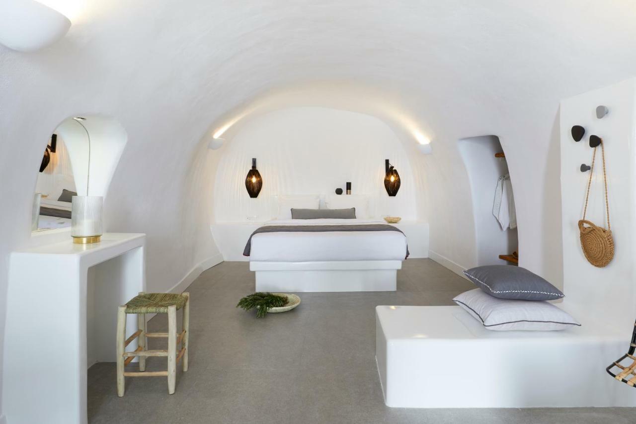 Virginia's Cave Villa Oia (Santorini)