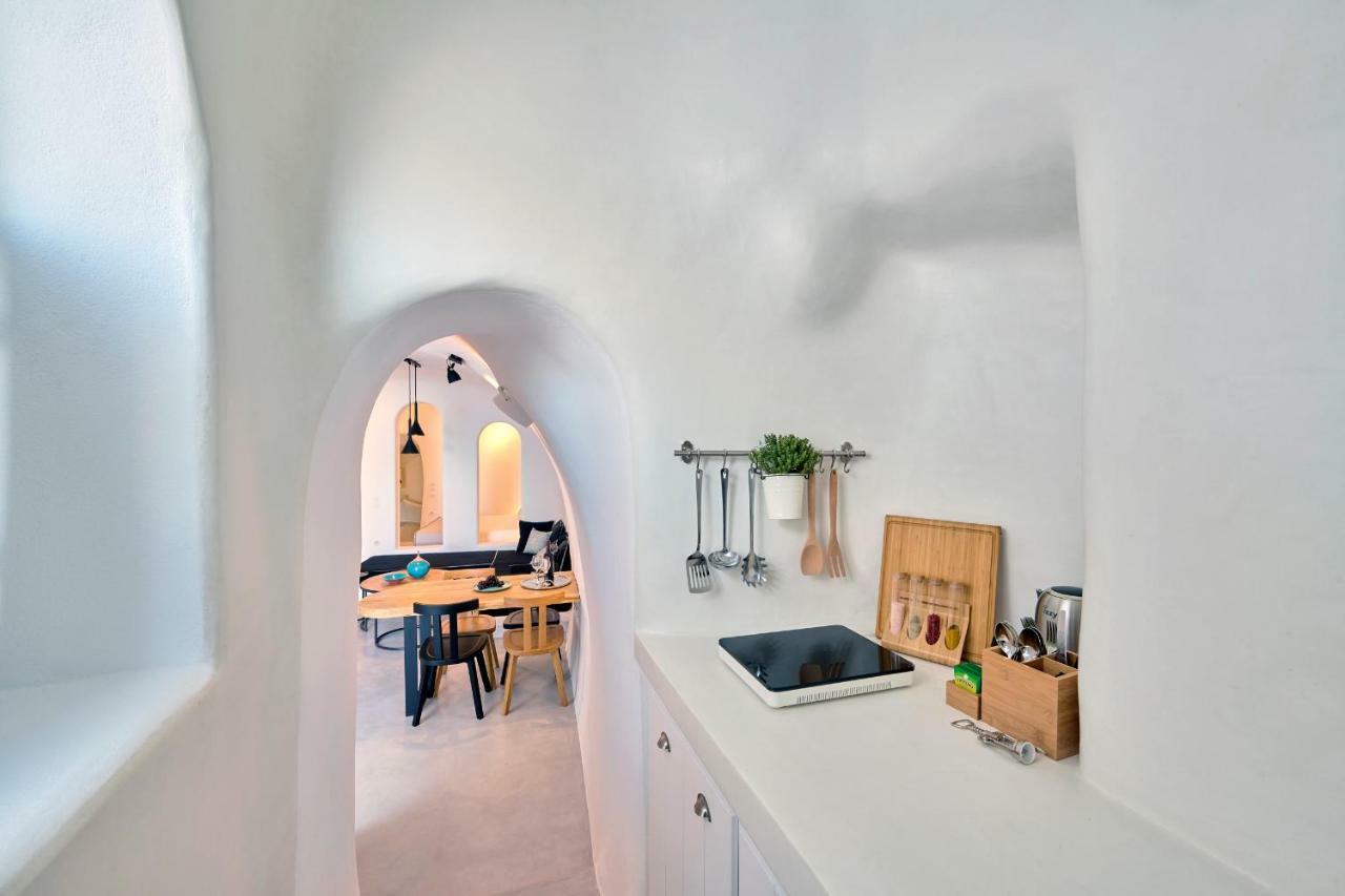 Cave Oia (Santorini)