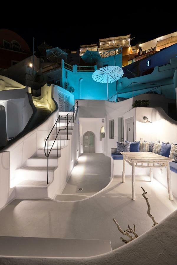 Cave Villa Oia (Santorini)