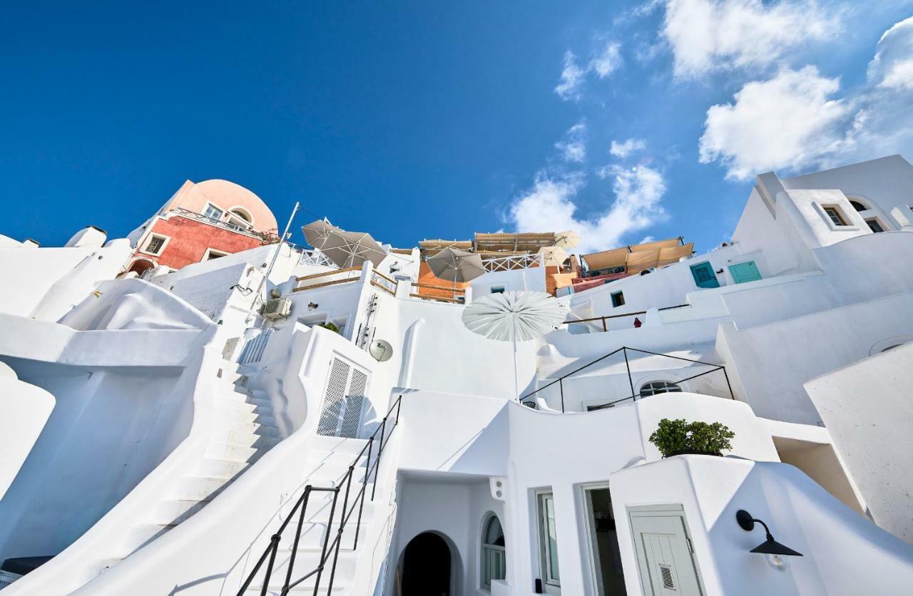 Cave Villa Oia (Santorini)