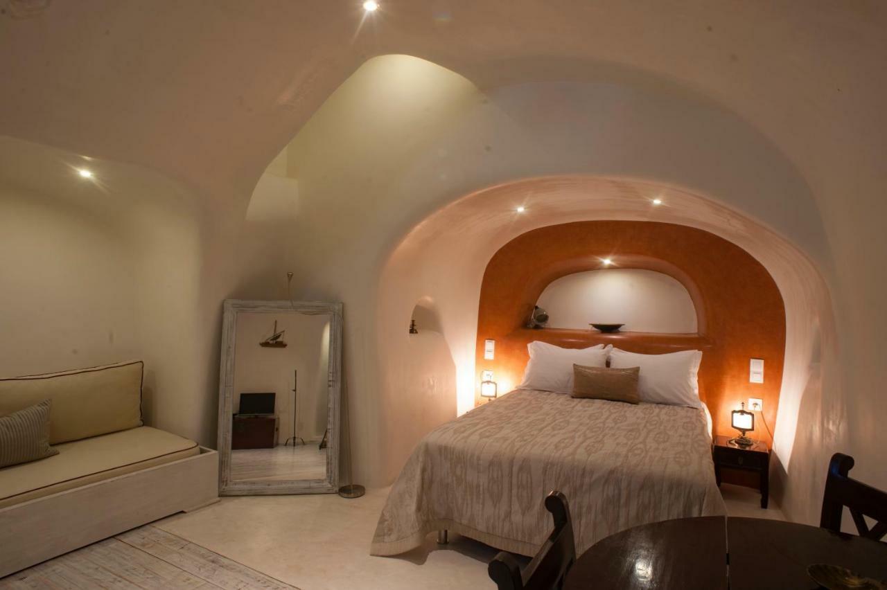 Heliophos Boutique Caves Oia (Santorini)