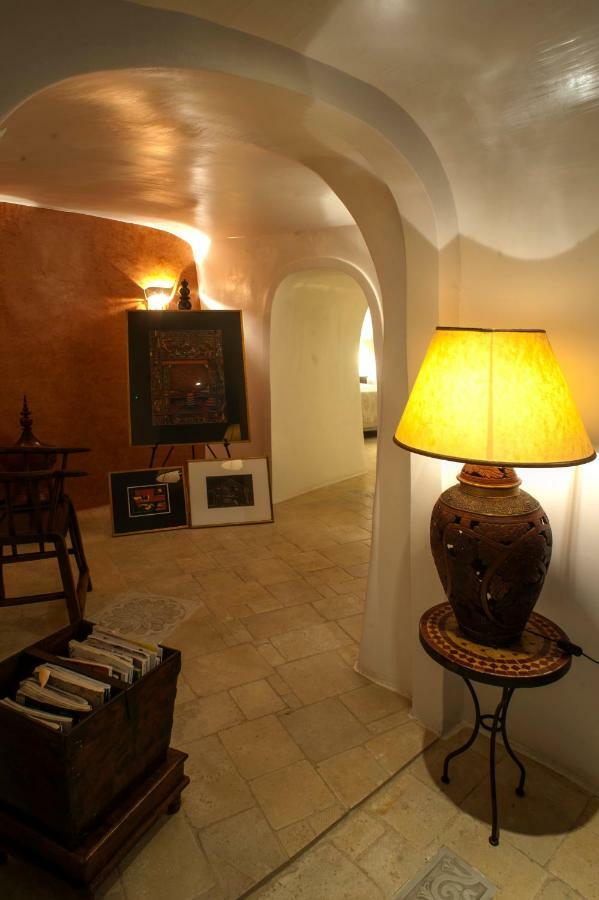 Heliophos Boutique Caves