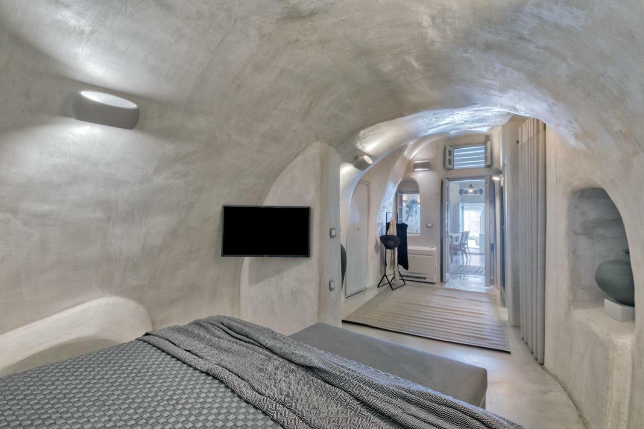 Marble Sun With Jacuzzi By Caldera Villa Oia (Santorini)