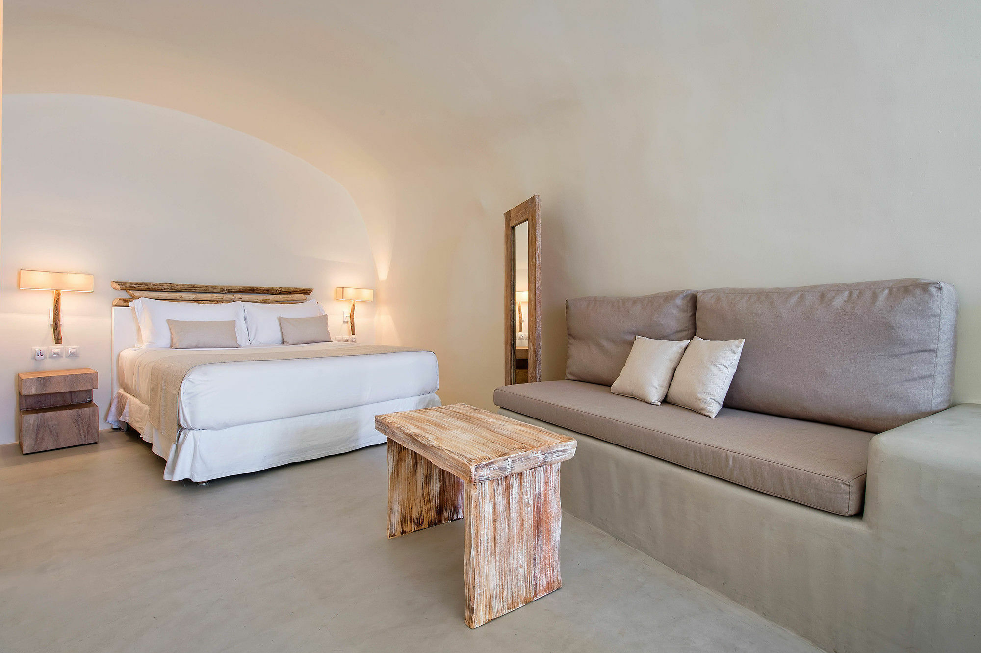 The Ivory * Oia (Santorini)