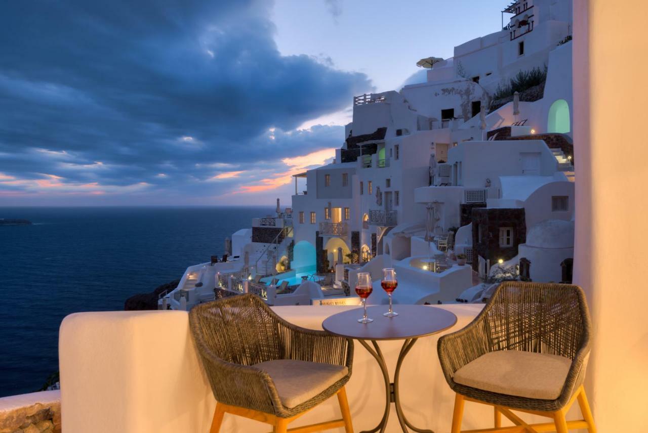 Angle Cavehouse Oia (Santorini)