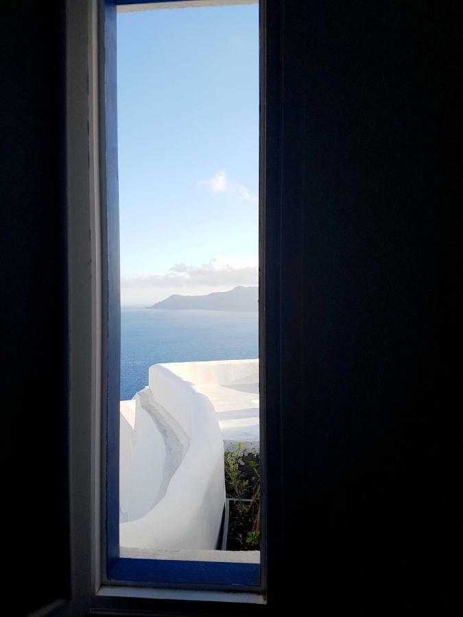 Oia's Secret Oia (Santorini)