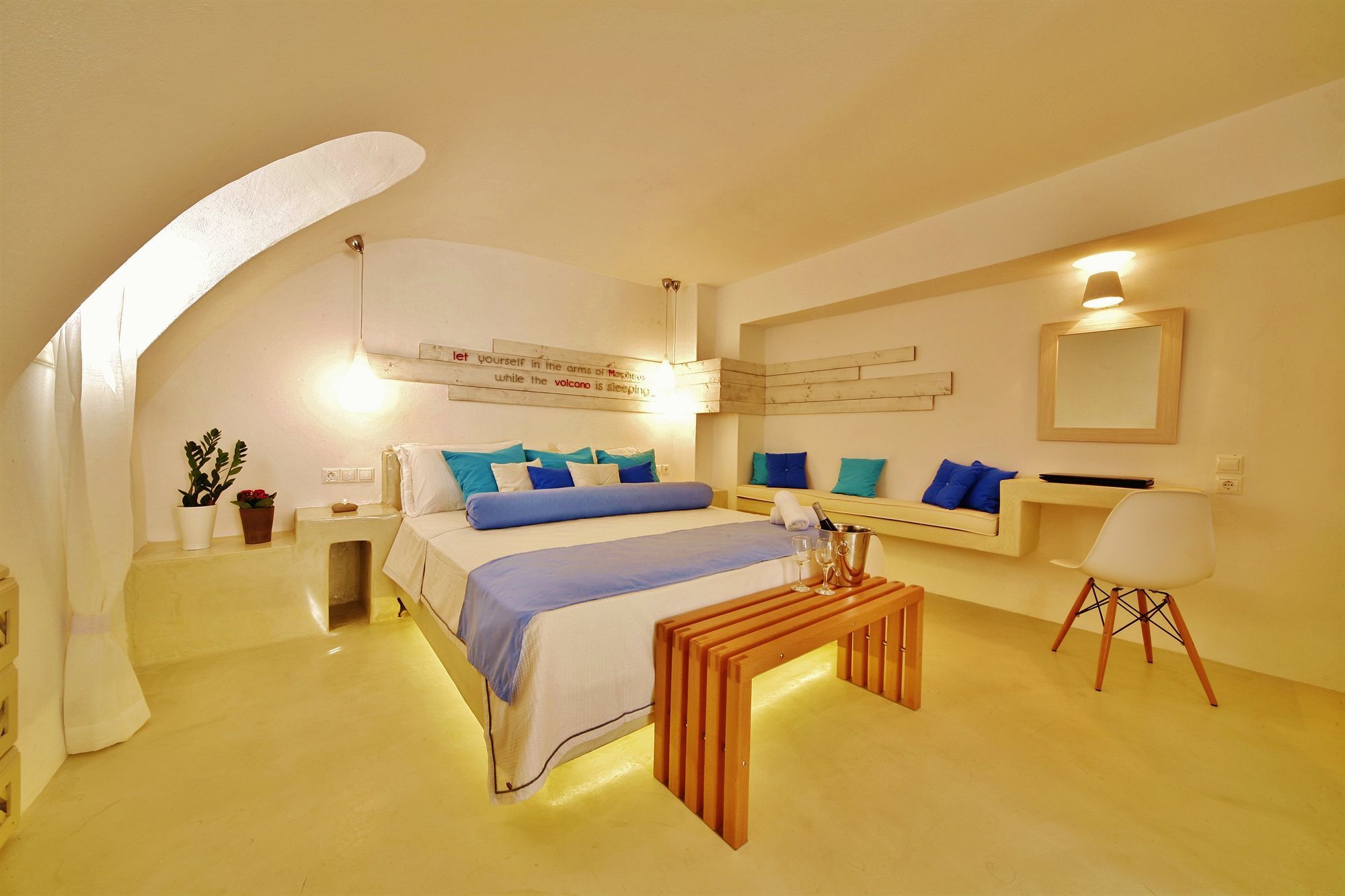 Chroma * Oia (Santorini)