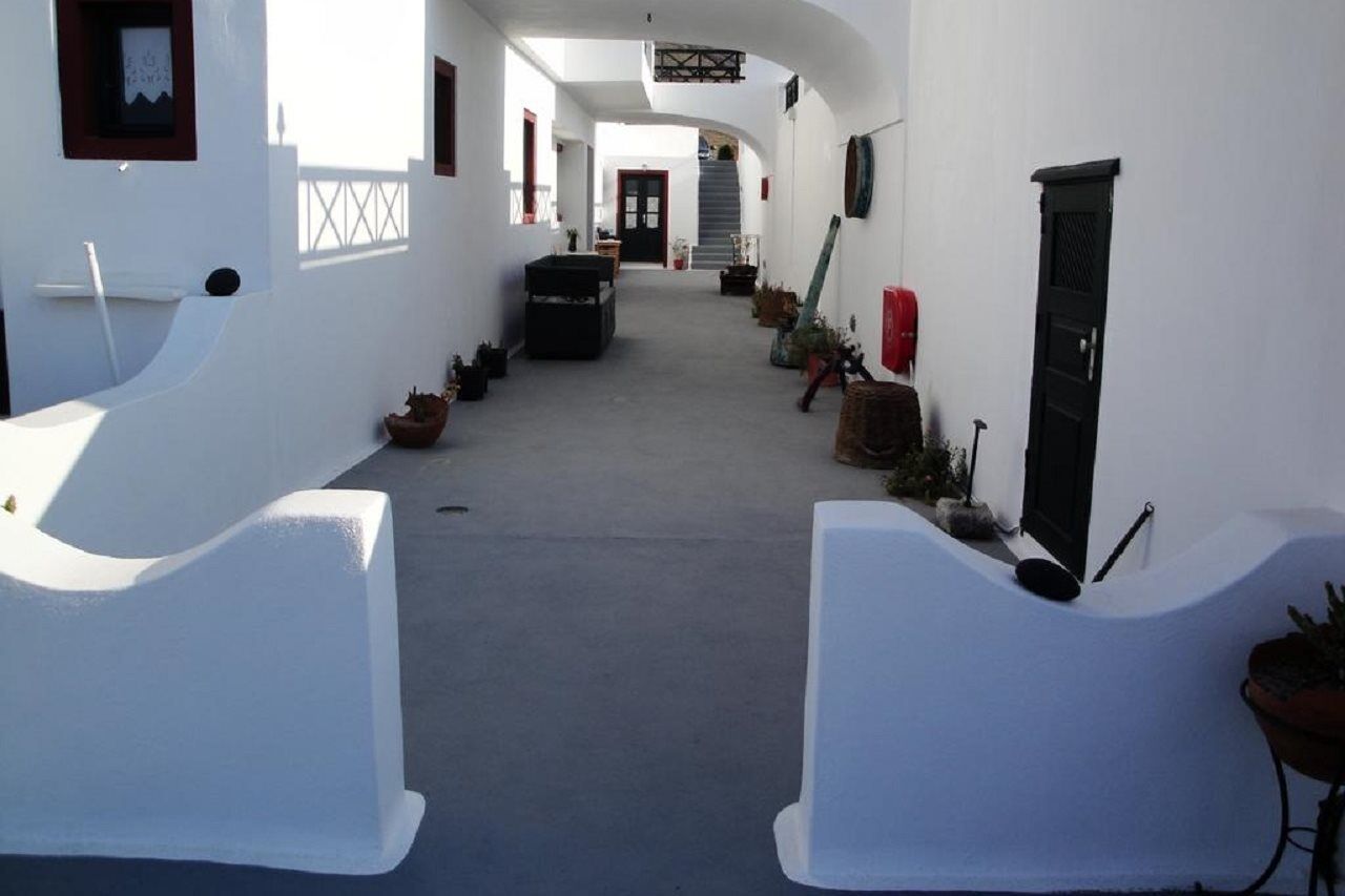 Vrachia & Apartment Oia (Santorini)