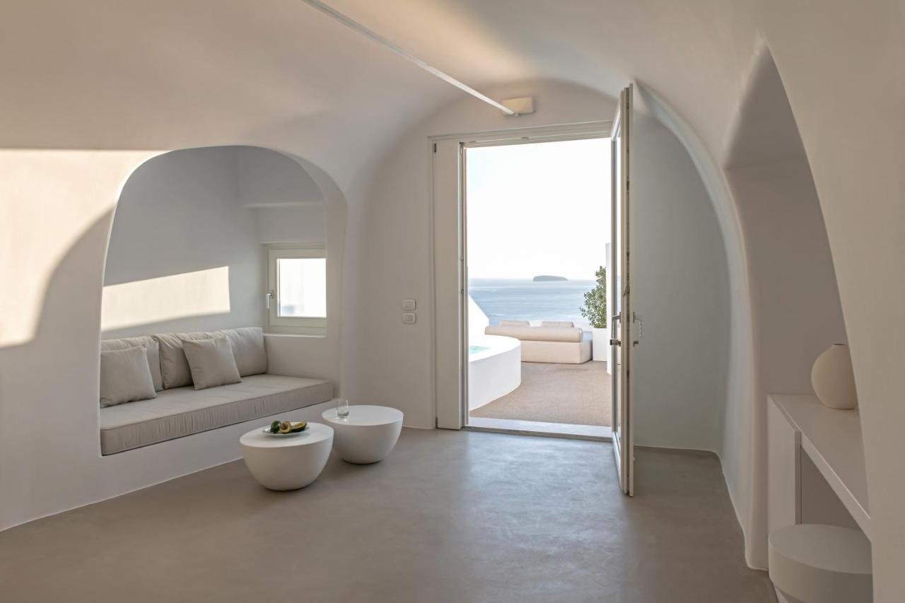 The Saint Hotel Oia (Santorini)