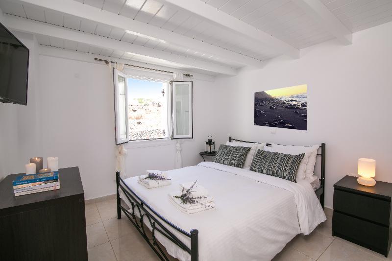 Apanomeria Boutique Oía