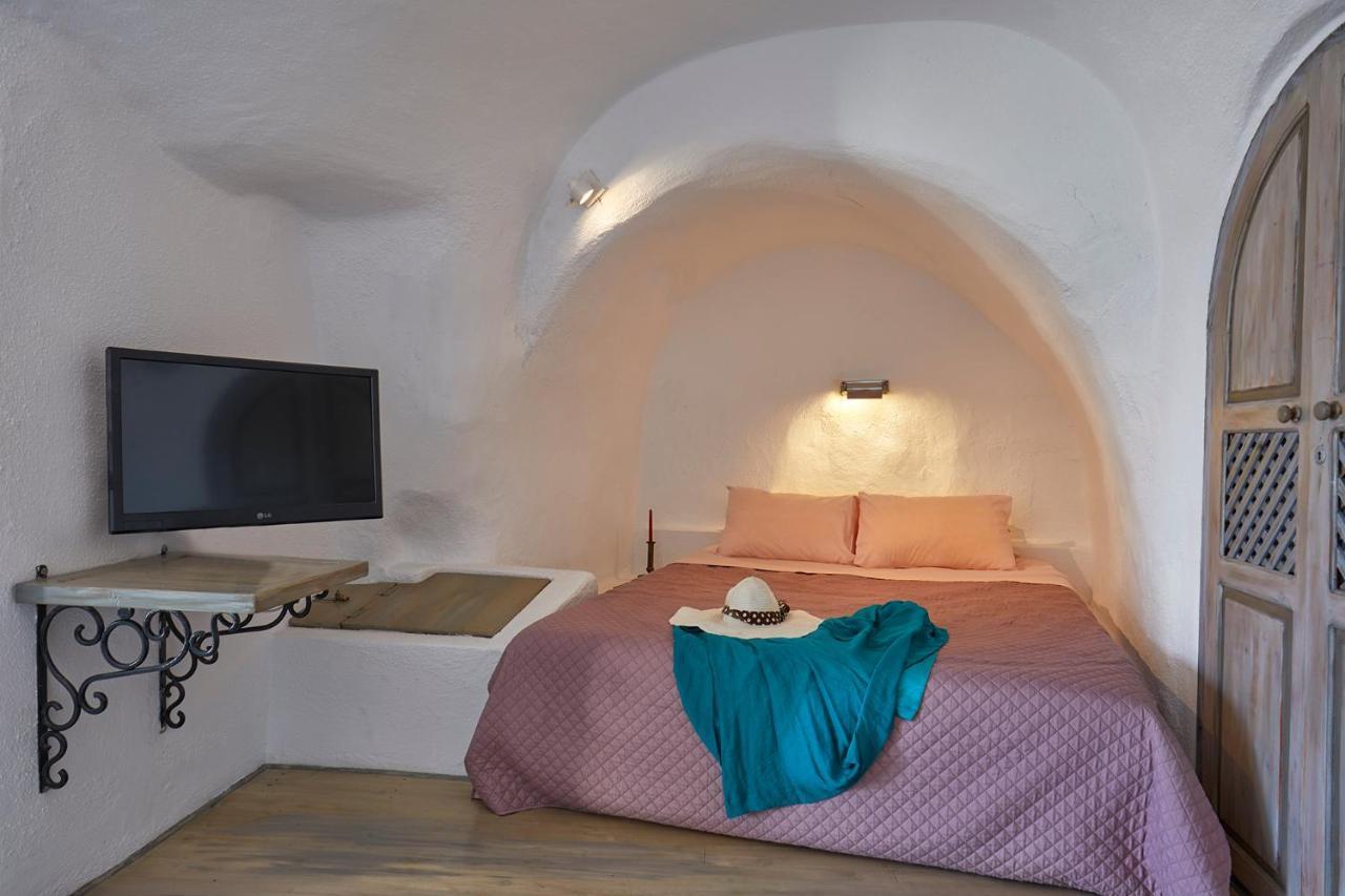 Lava Oia's Apartment