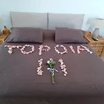 Top Oia
