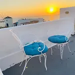 Sunset Queen In Oia