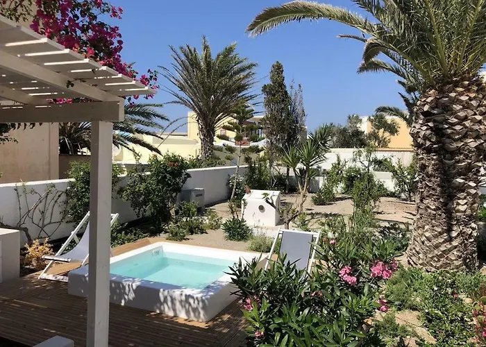 Secret Garden House In Oia
