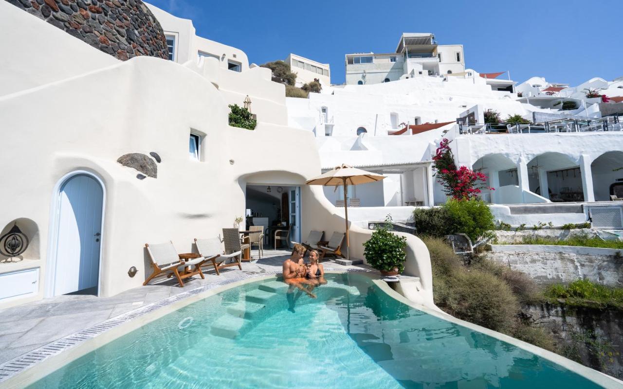 Pezoules Of 4* Oia (Santorini)