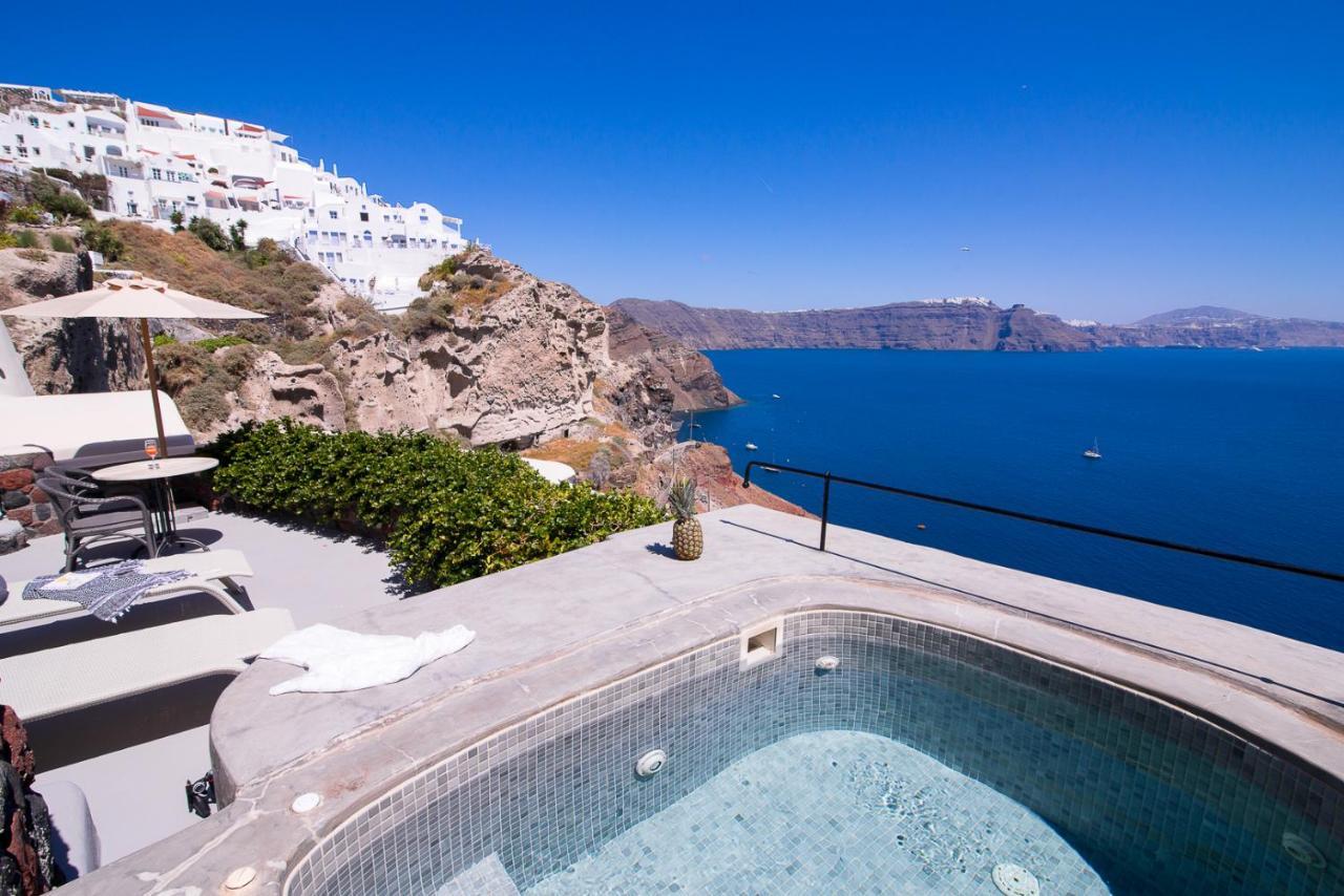 Pezoules Of 4* Oia (Santorini)