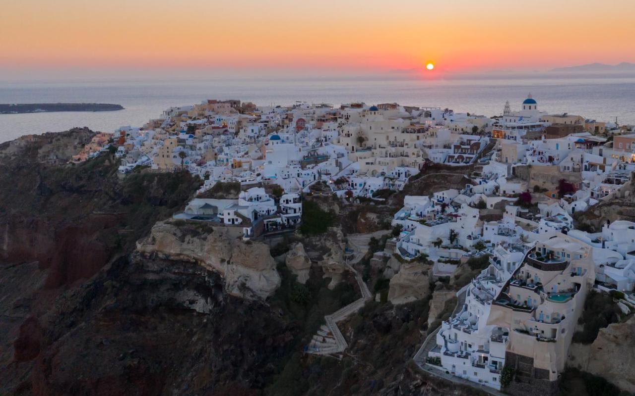 Pezoules Of 4* Oia (Santorini)