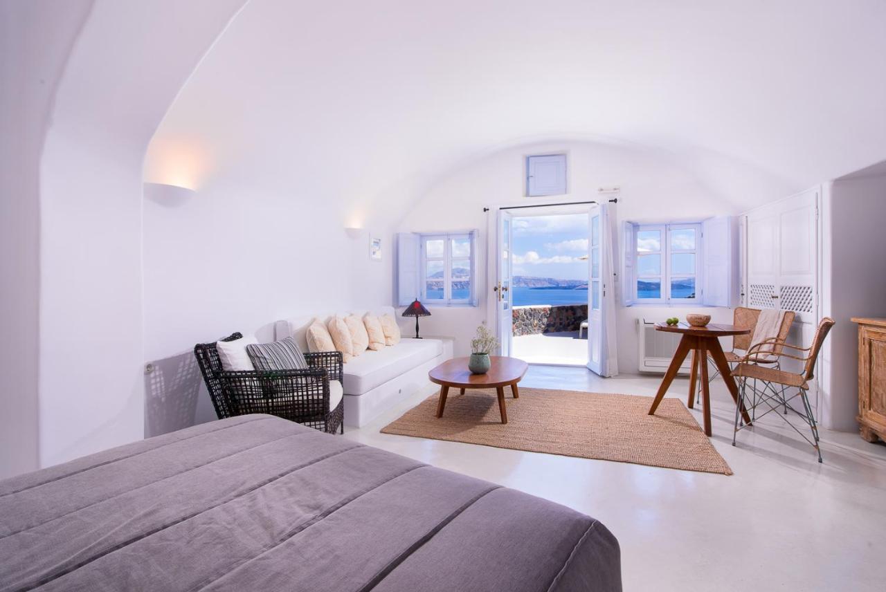 Pezoules Of Hotel Oia (Santorini)