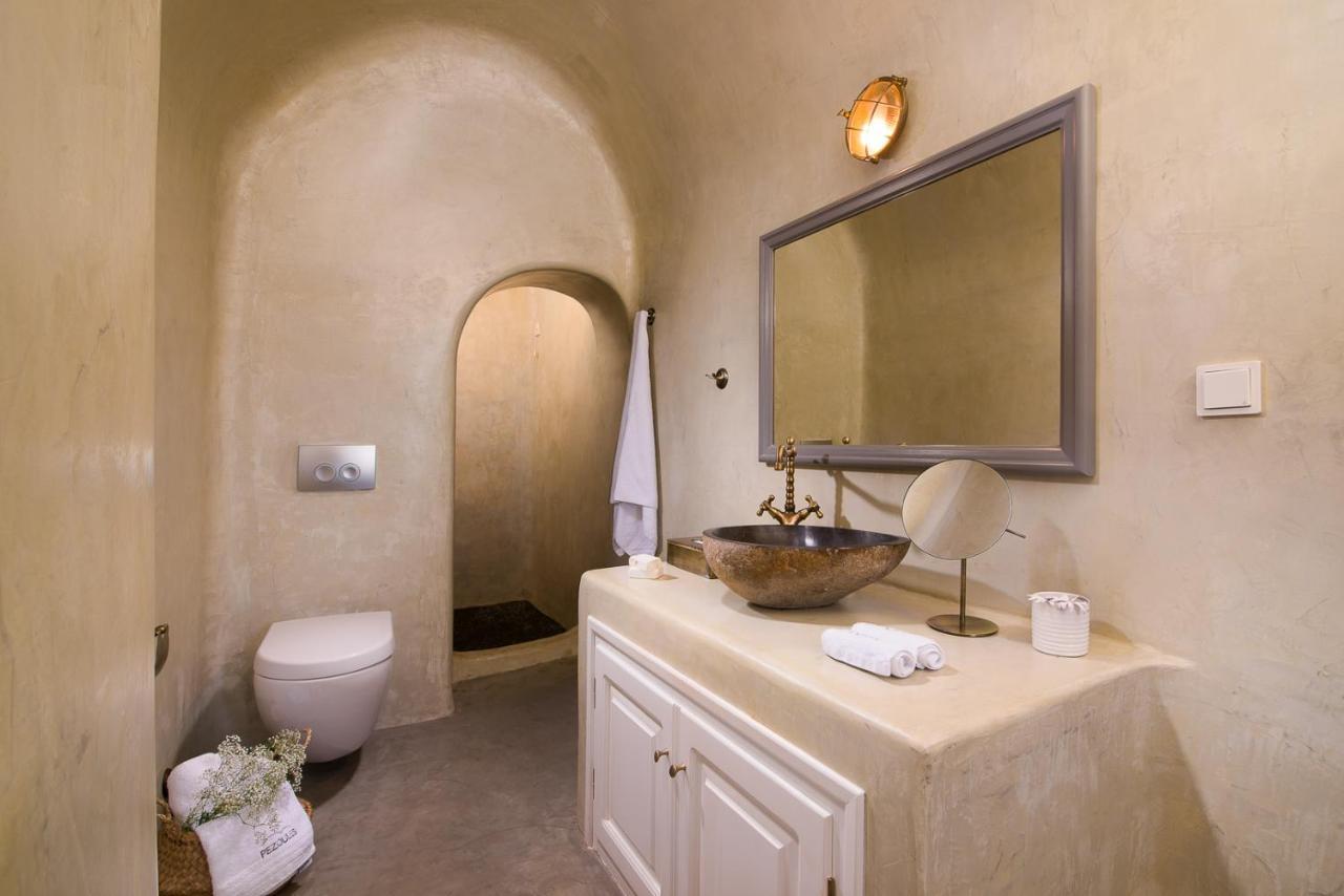 Pezoules Of Hotel Oia (Santorini)