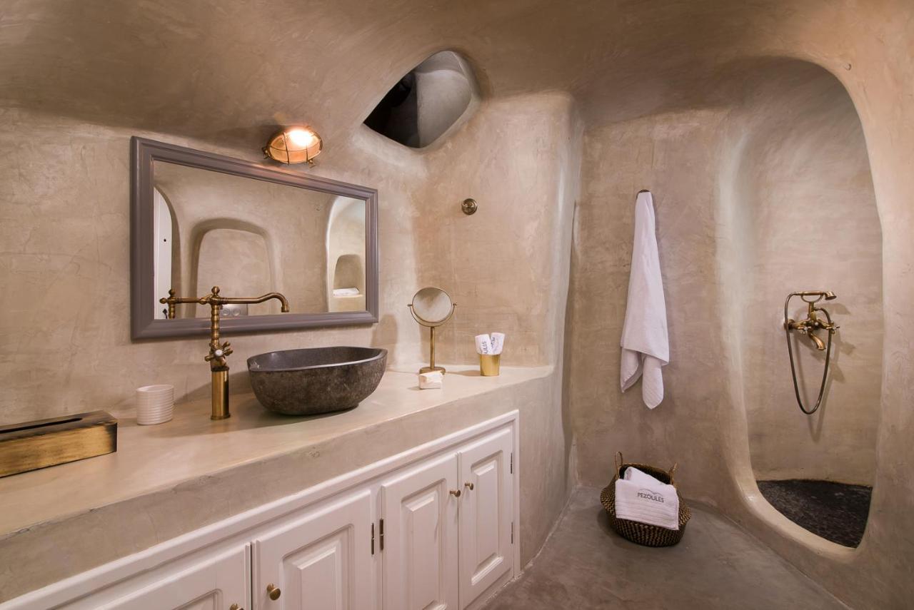Pezoules Of 4* Oia (Santorini)