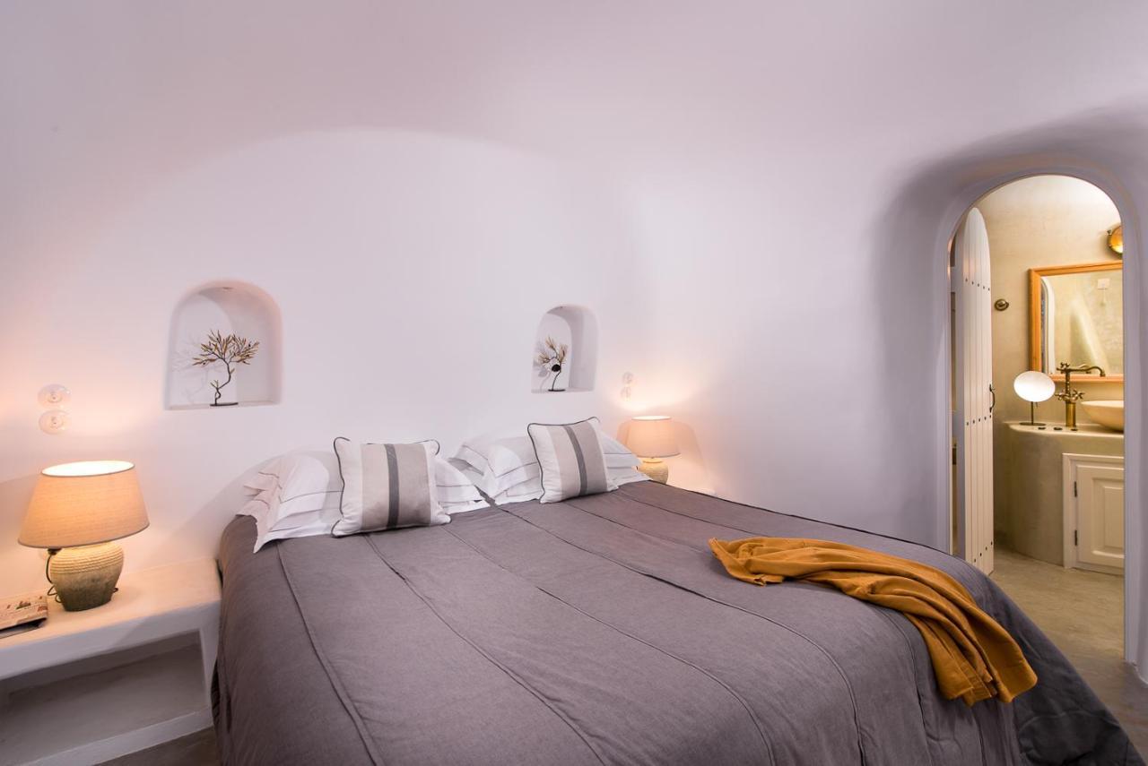 Pezoules Of Oia (Santorini)
