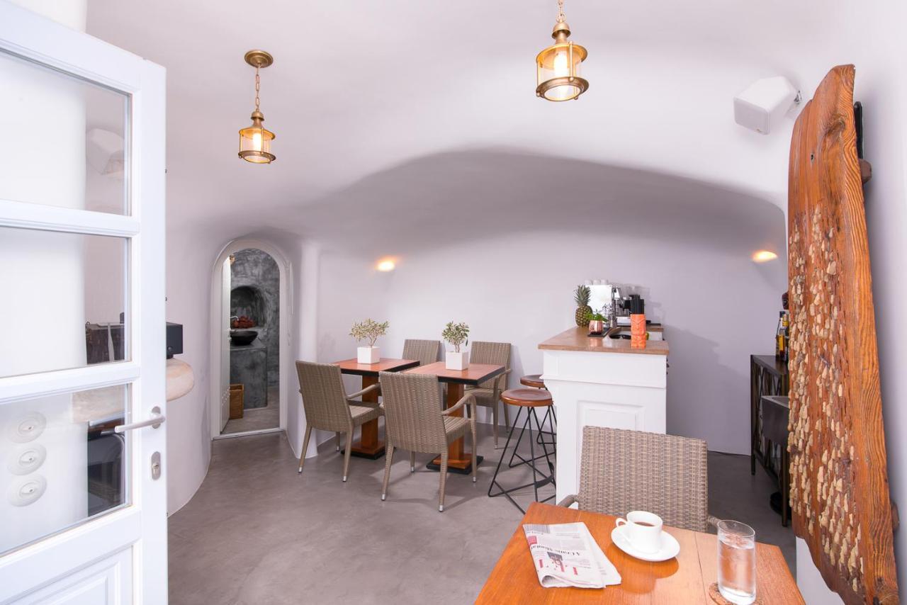 Pezoules Of 4* Oia (Santorini)