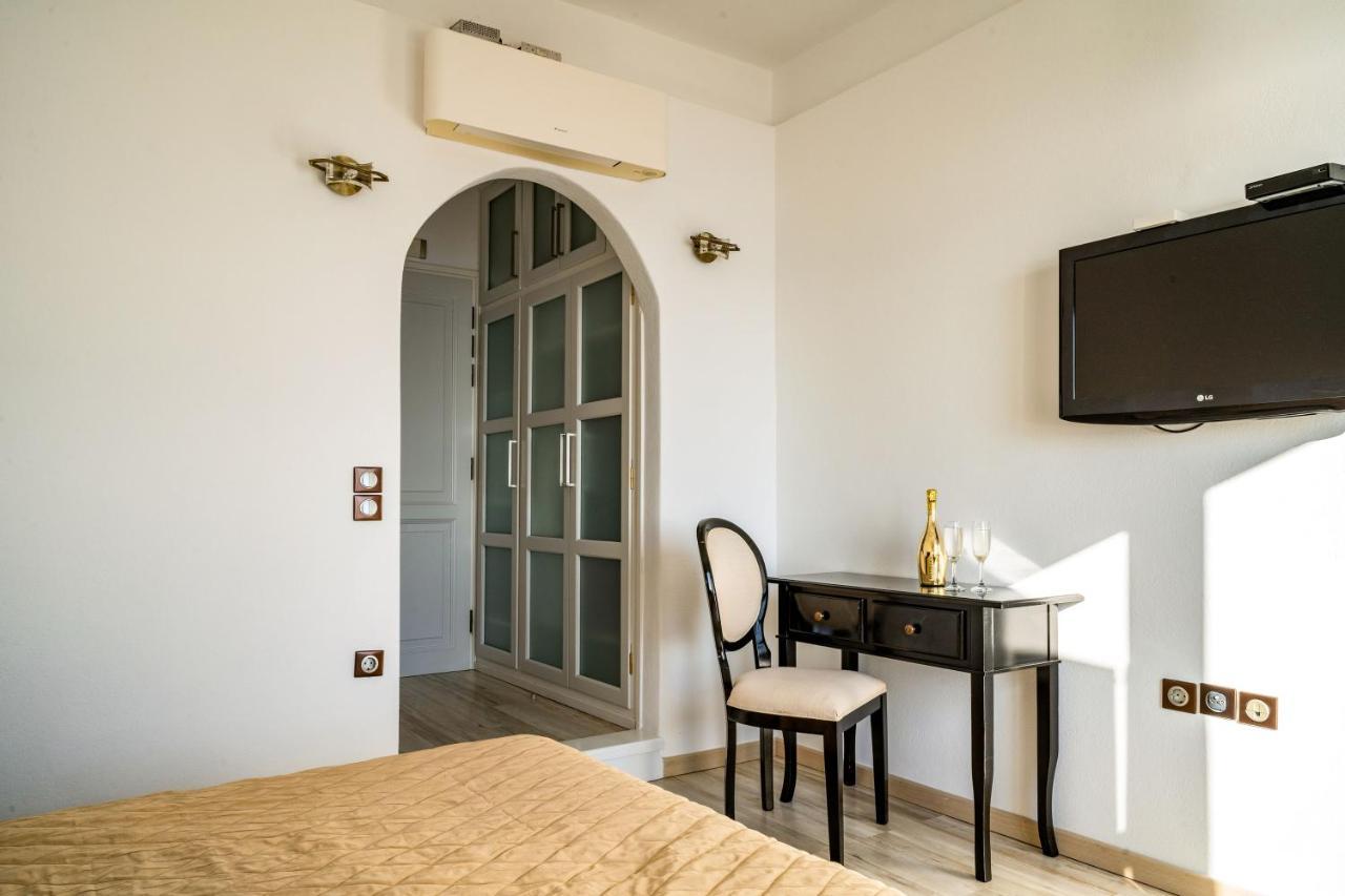 Delfini 3* Oia (Santorini)