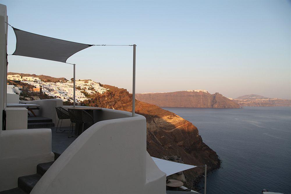 16 Hostel Oia (Santorini)