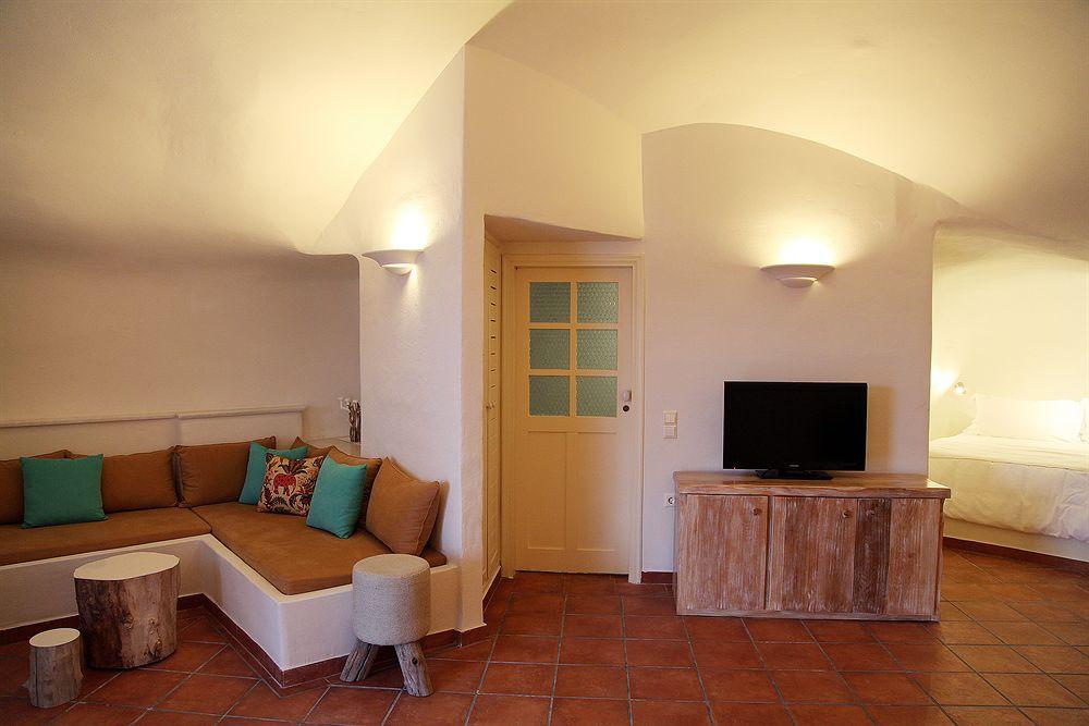 16 * Oia (Santorini)