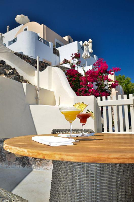 16 * Oia (Santorini)
