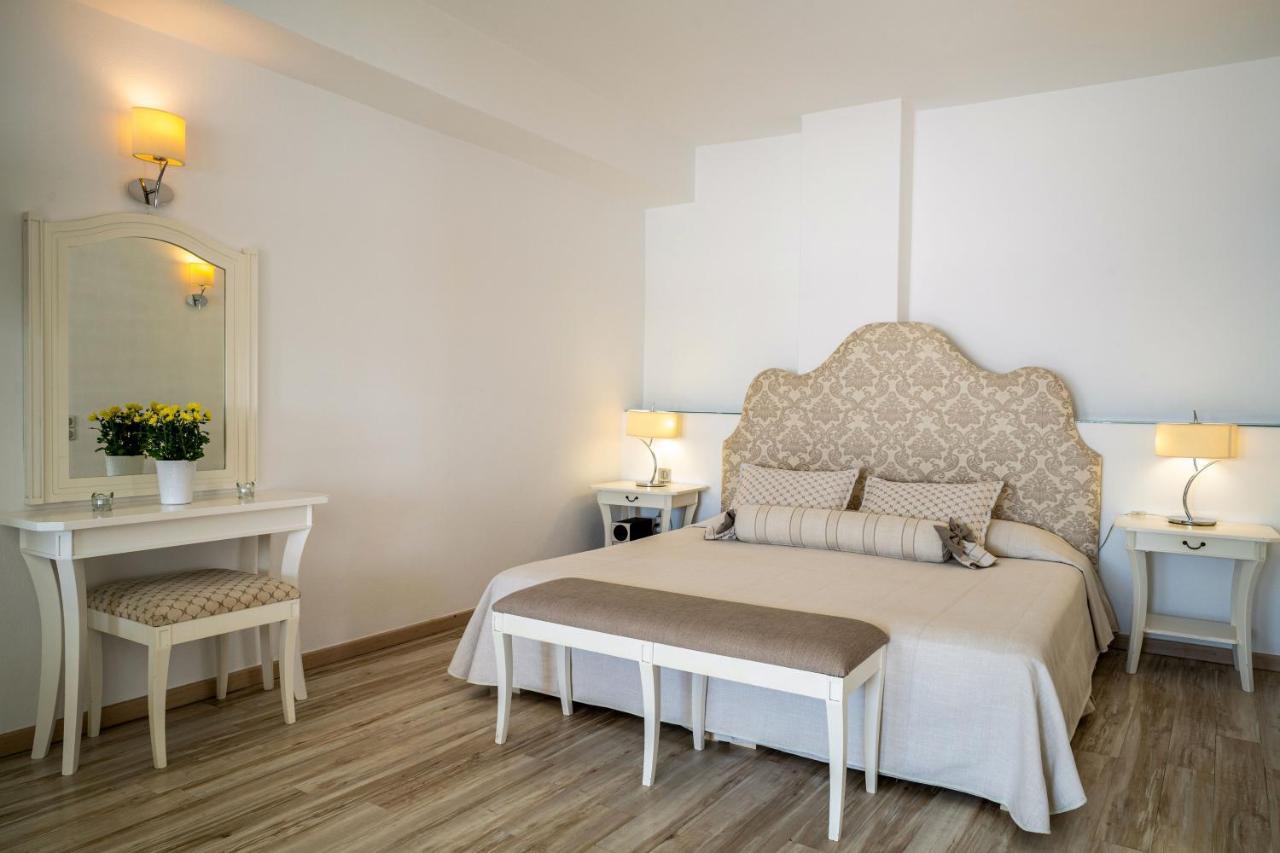 Delfini Aparthotel
