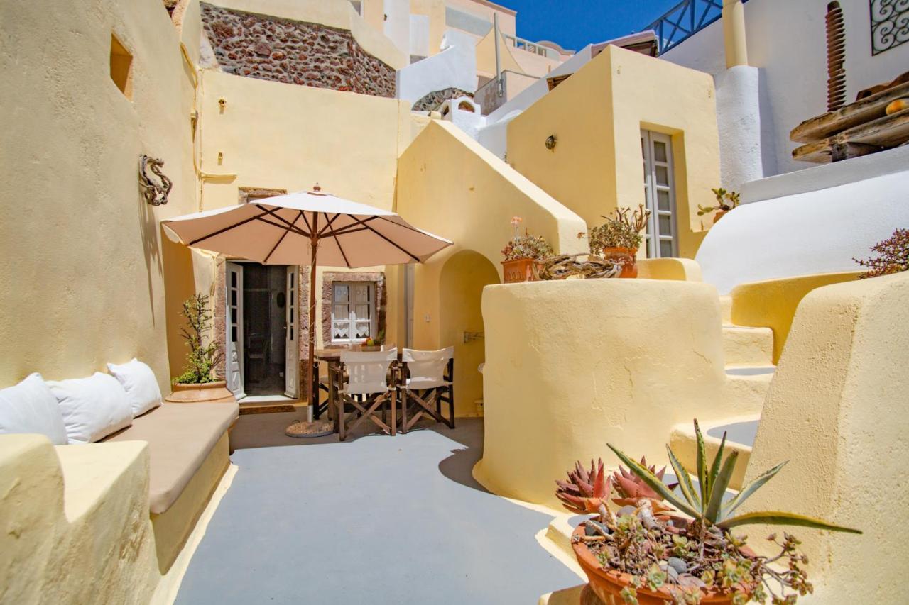 Zoe Aegeas Traditional Oia (Santorini)